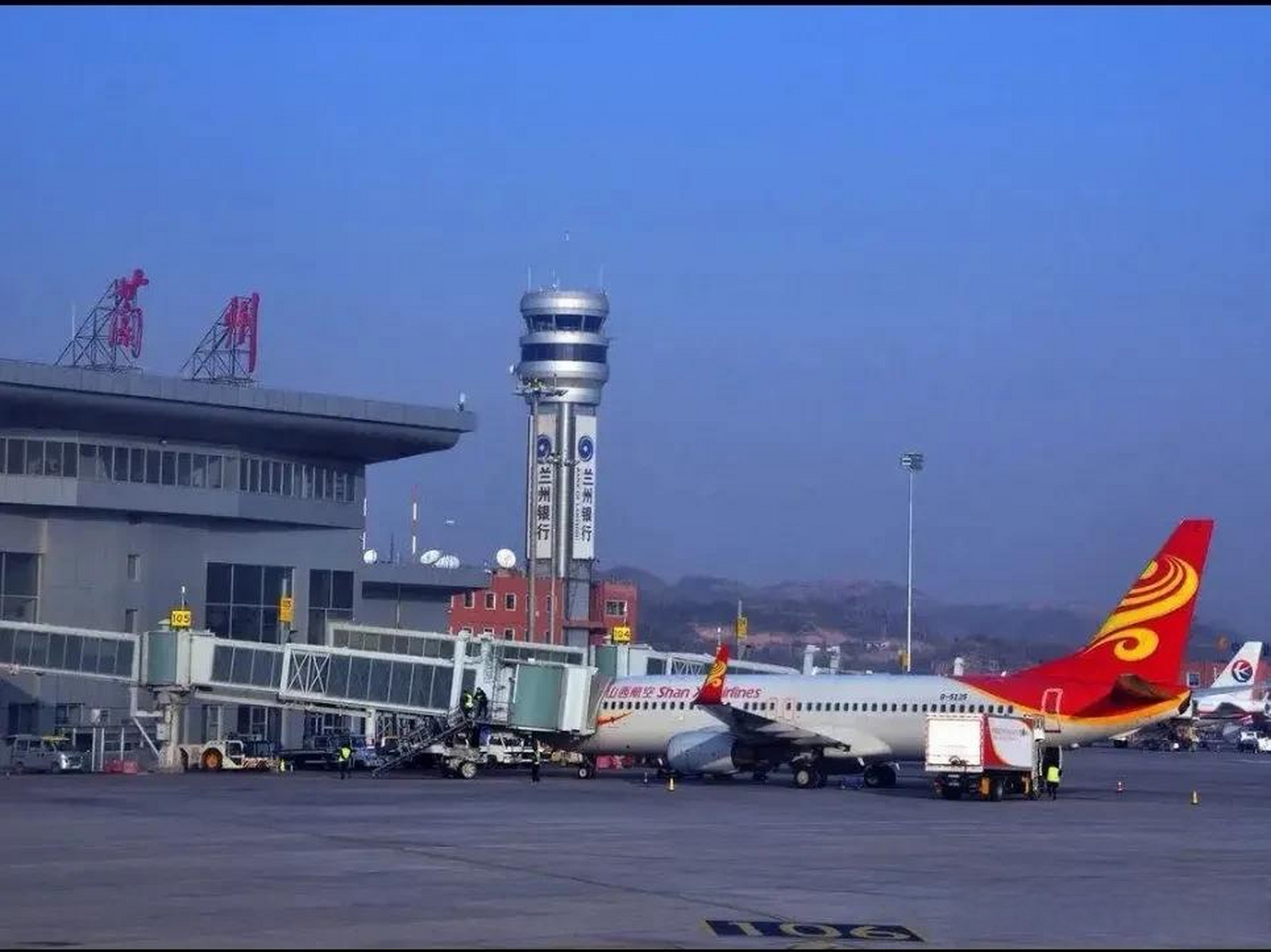 甘肅省民航機(jī)場集團(tuán)黨委書記、董事長席必澤督導(dǎo)檢查蘭州中川國際機(jī)場運(yùn)營工作